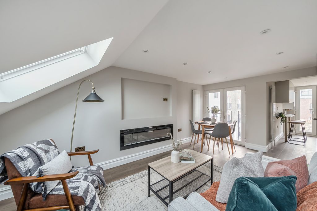 Property photo 3 of 13 Reception