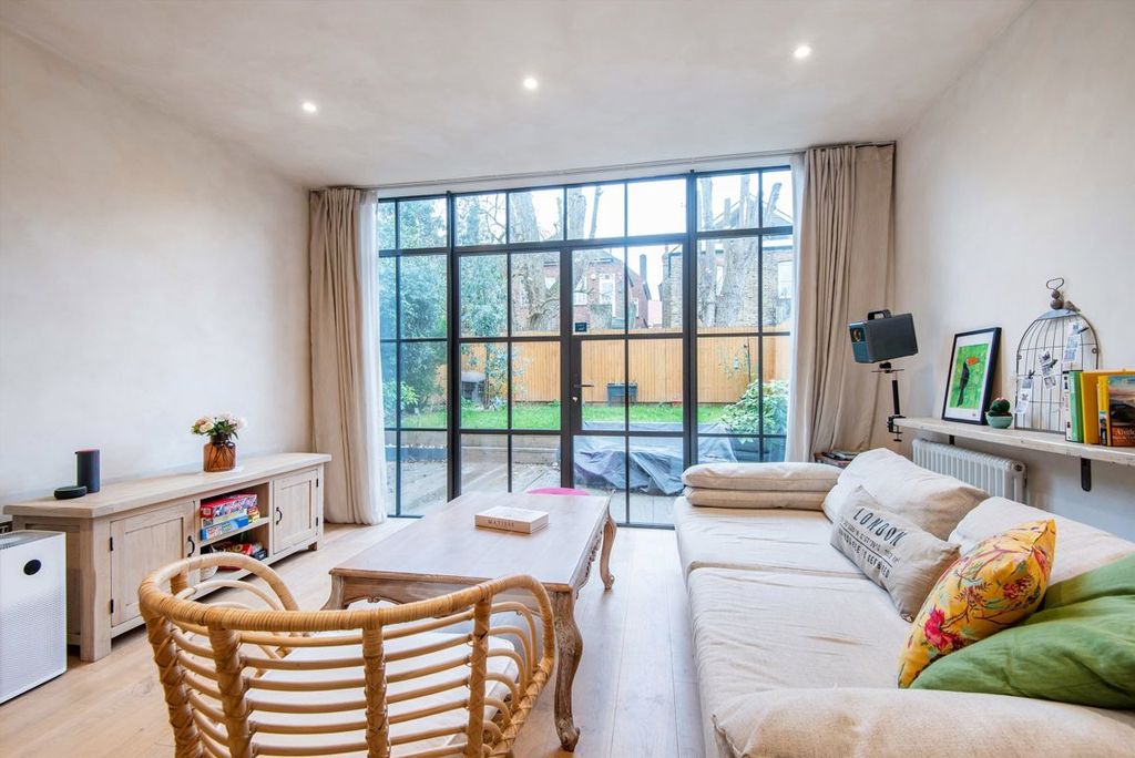 Property photo 2 of 8