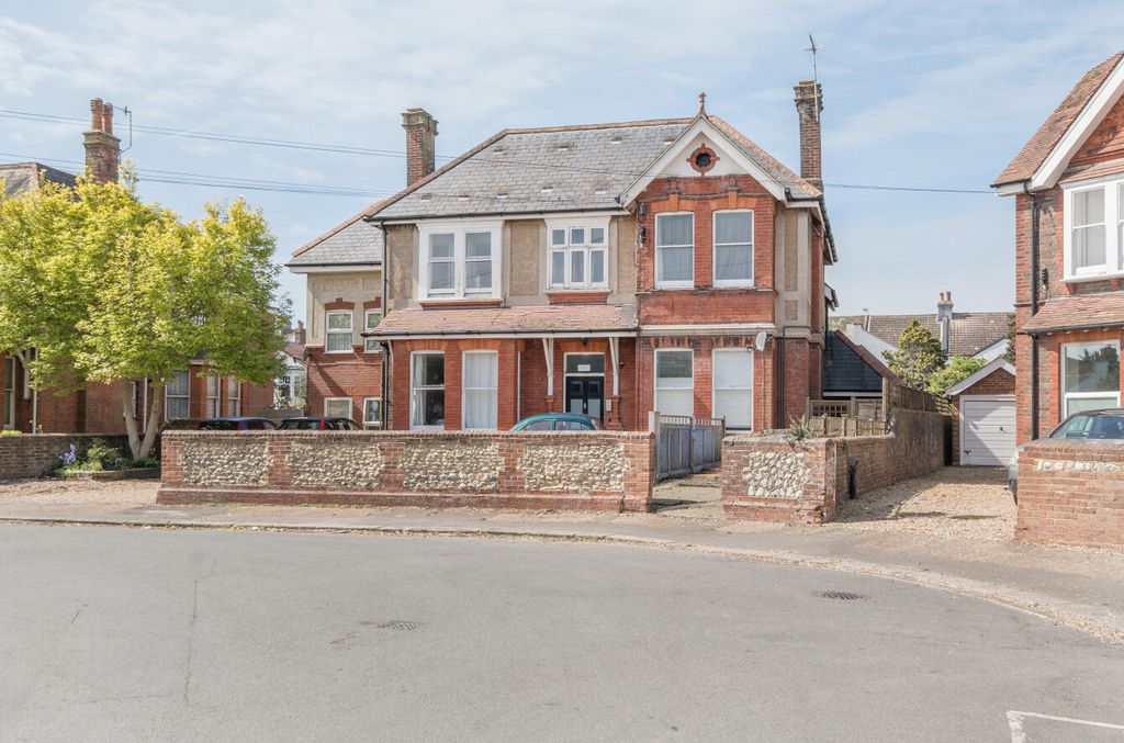 Property photo 1 of 8 External