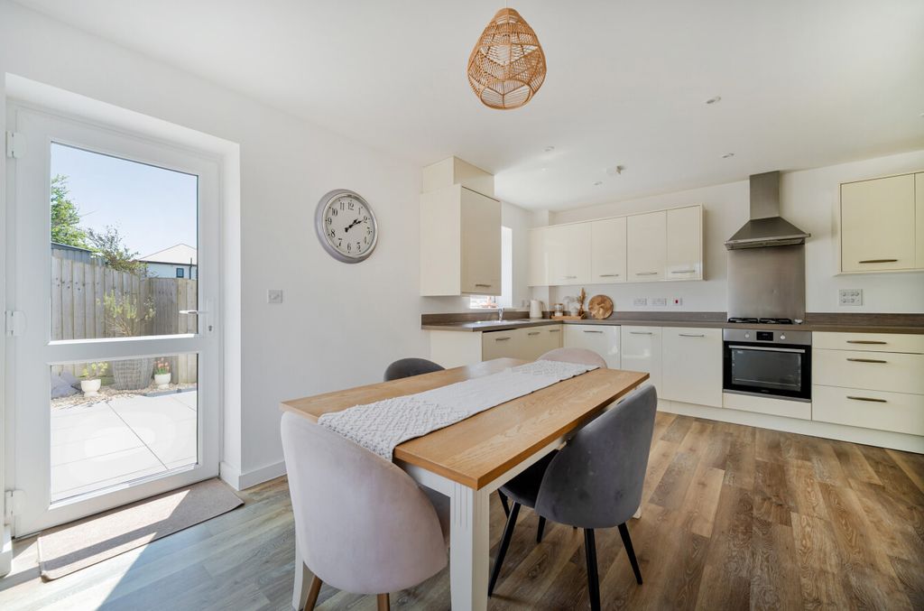 Property photo 3 of 26 3 - 1487162-13-6A512d...