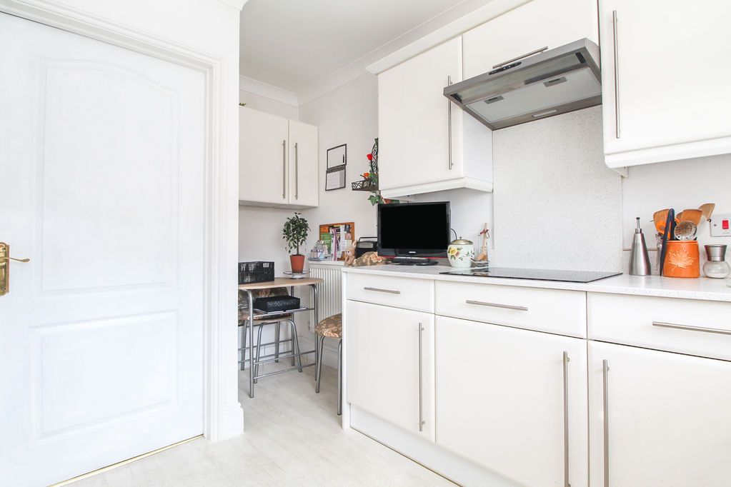 Property photo 2 of 18 Kitchen