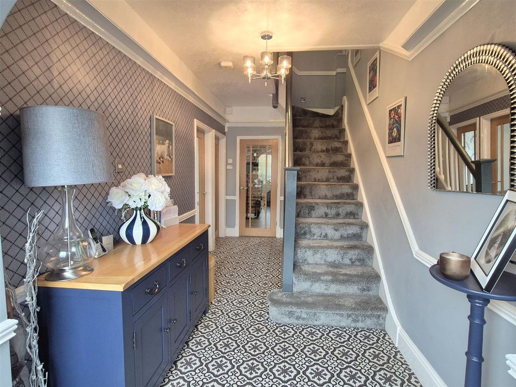 Property photo 2 of 44 Entrance Hall