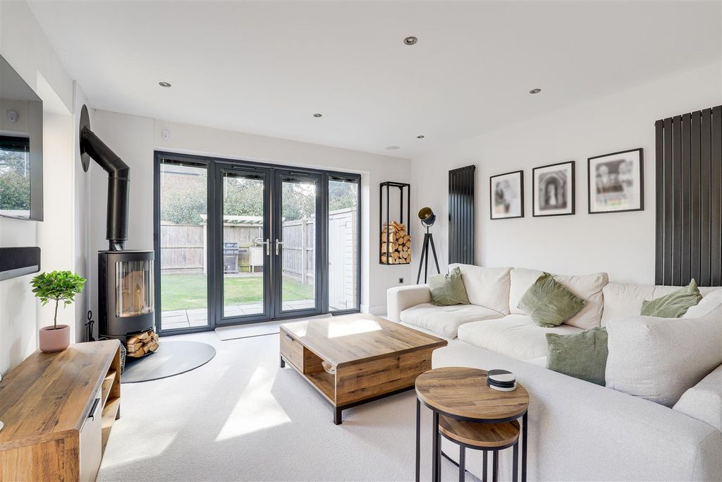 Property photo 3 of 27 10777.Jpg