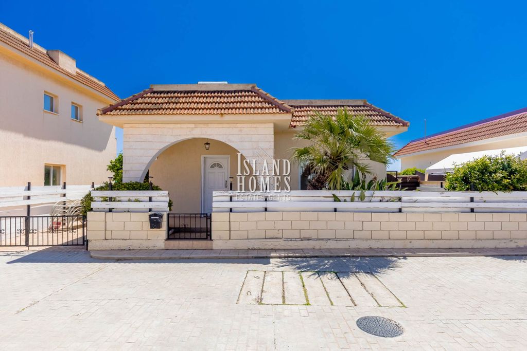 Property photo 2 of 34