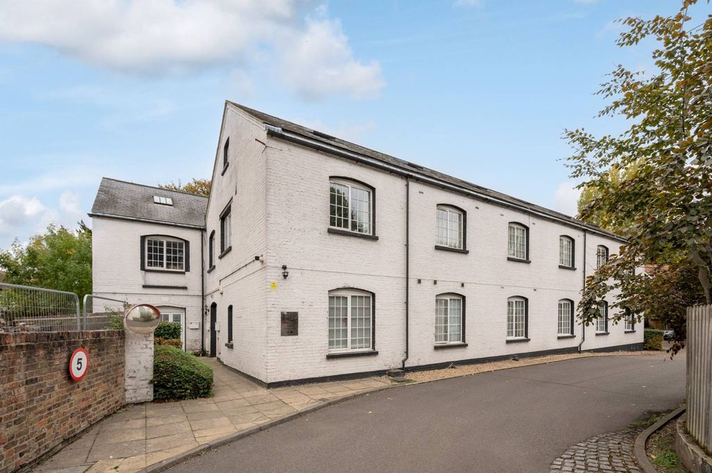 Property photo 1 of 9