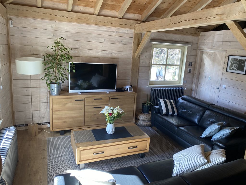 Property photo 2 of 32