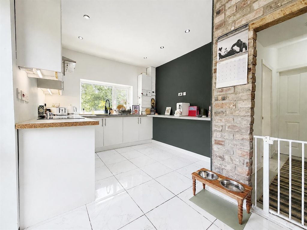 Property photo 3 of 12 Kitchen