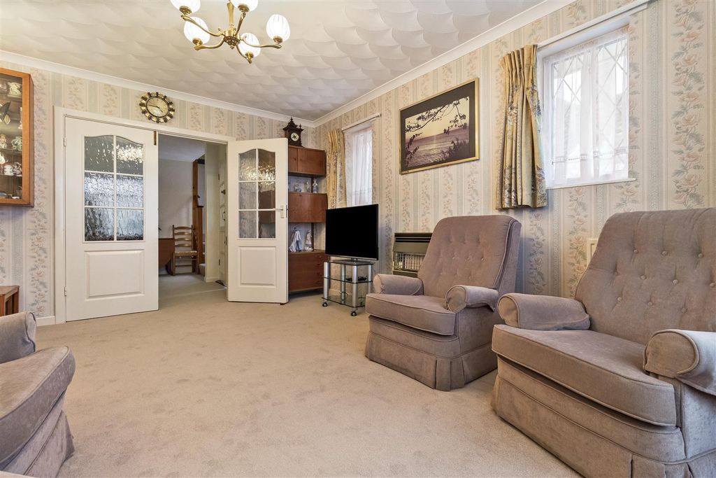 Property photo 3 of 23 227 Goring Way-006.Jpg