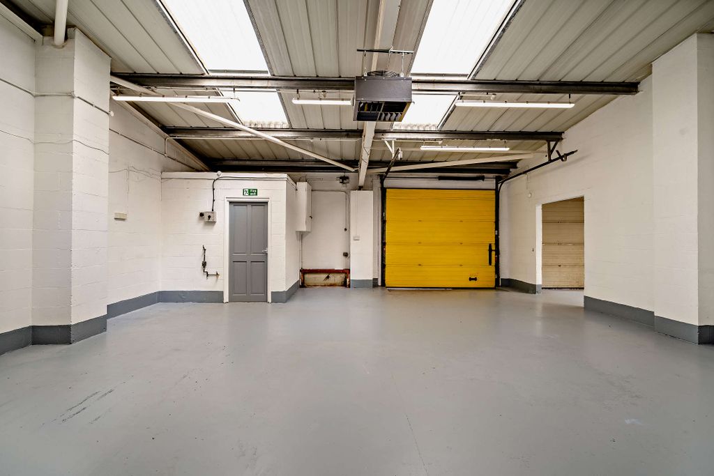 Property photo 3 of 14 8539472-Interior21-800