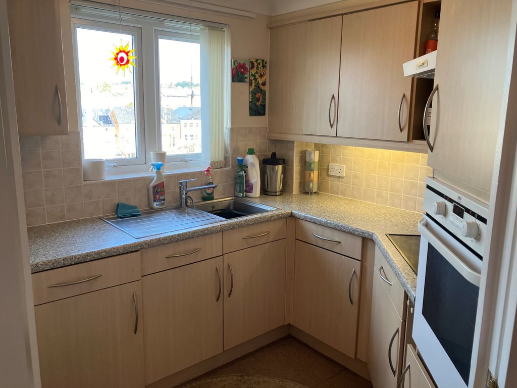 Property photo 3 of 8 Kitchen