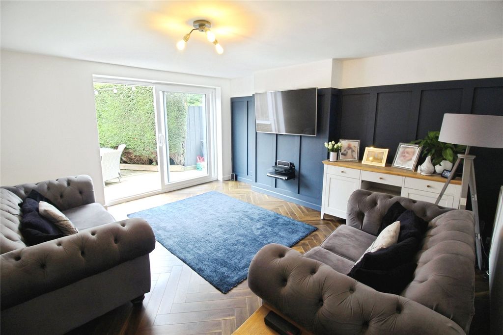 Property photo 2 of 16 Lounge