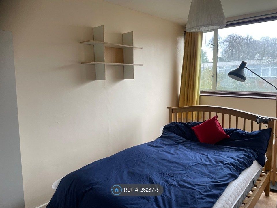 Property photo 1 of 13 Large Rear Bedroom Upstairs