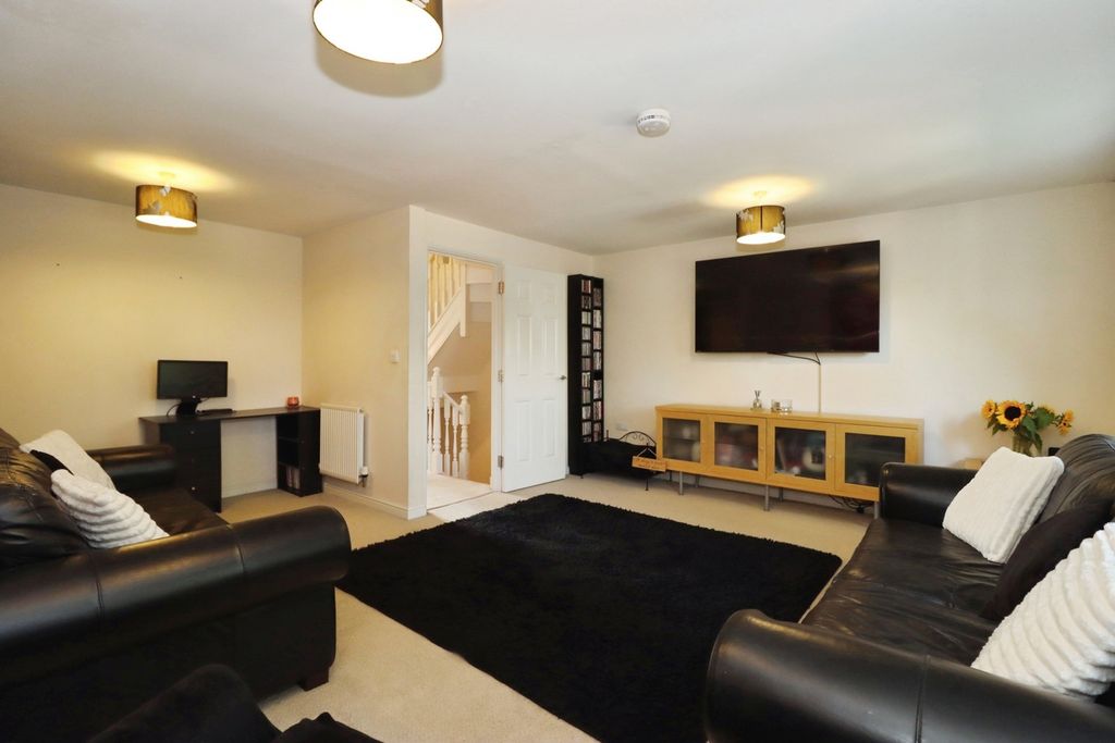 Property photo 2 of 20 Lounge