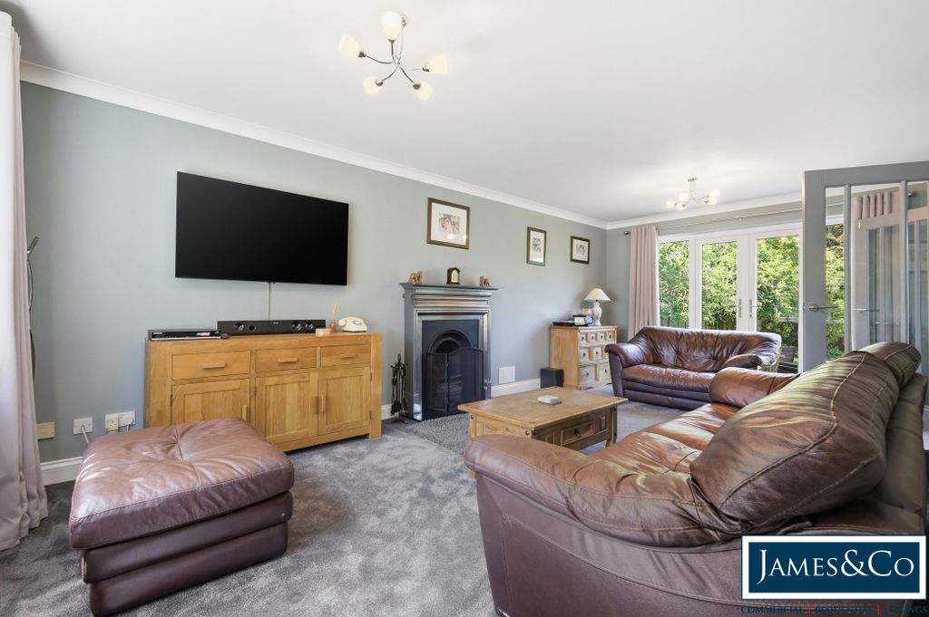 Property photo 2 of 18 Bramleyse
