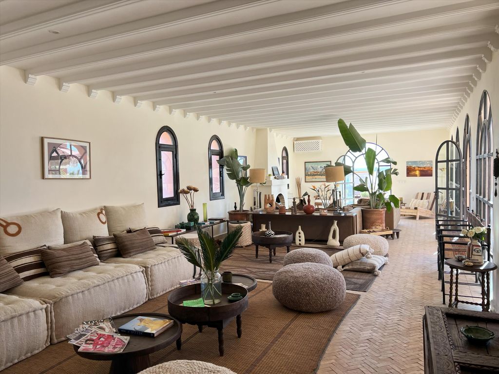 Property photo 2 of 21 Image