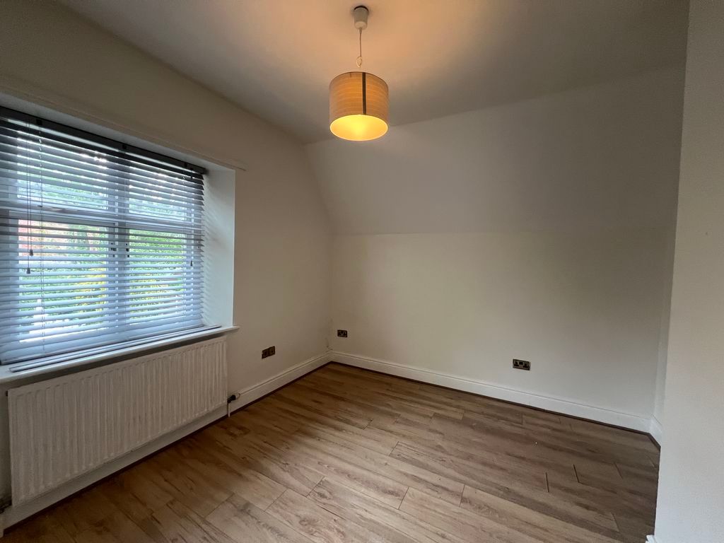 Property photo 2 of 18 Bedroom