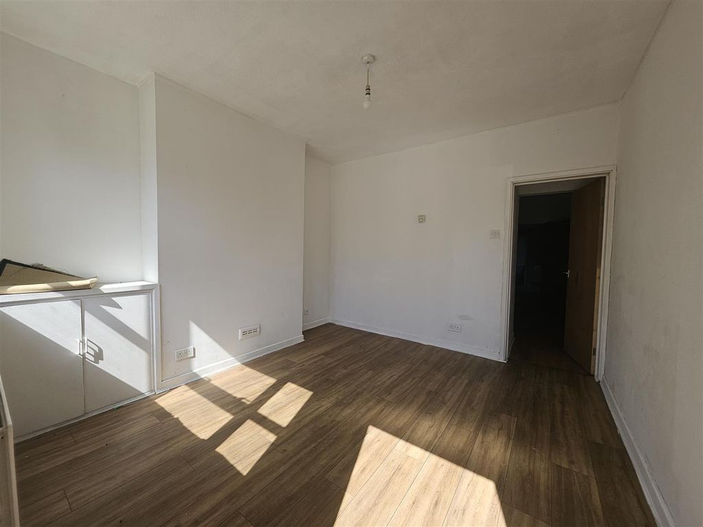 Property photo 2 of 8 1000029999.Jpg