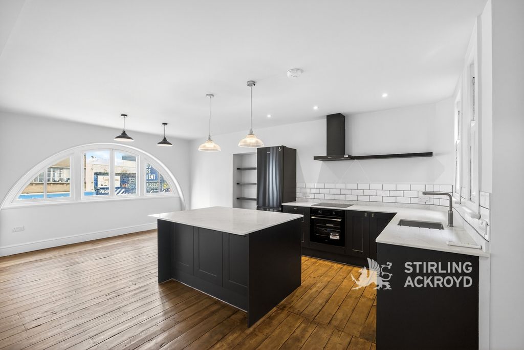 Property photo 2 of 15 Pbox-Img.Jpg