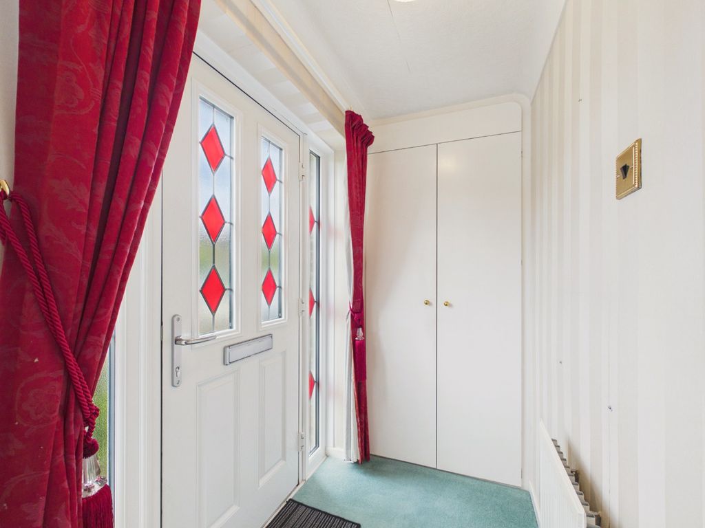 Property photo 2 of 13 5162742