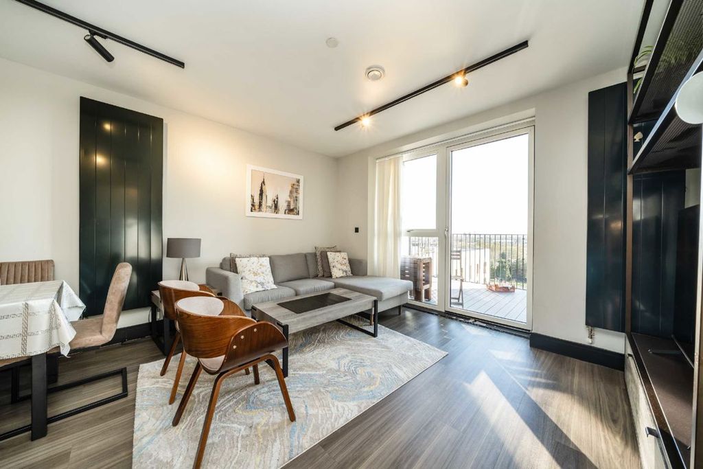 Property photo 3 of 7