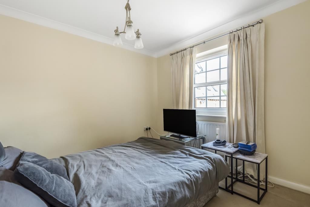 Property photo 3 of 10 Bedroom