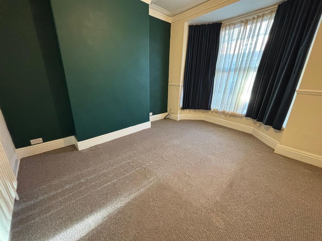 Property photo 2 of 7 Lounge.Jpg