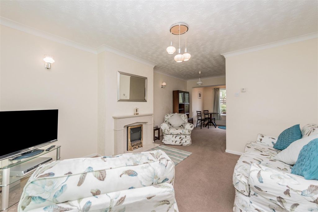 Property photo 3 of 19 Living Room / Dining Area: