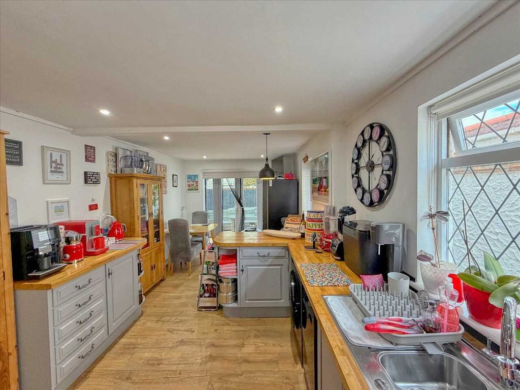 Property photo 3 of 21
