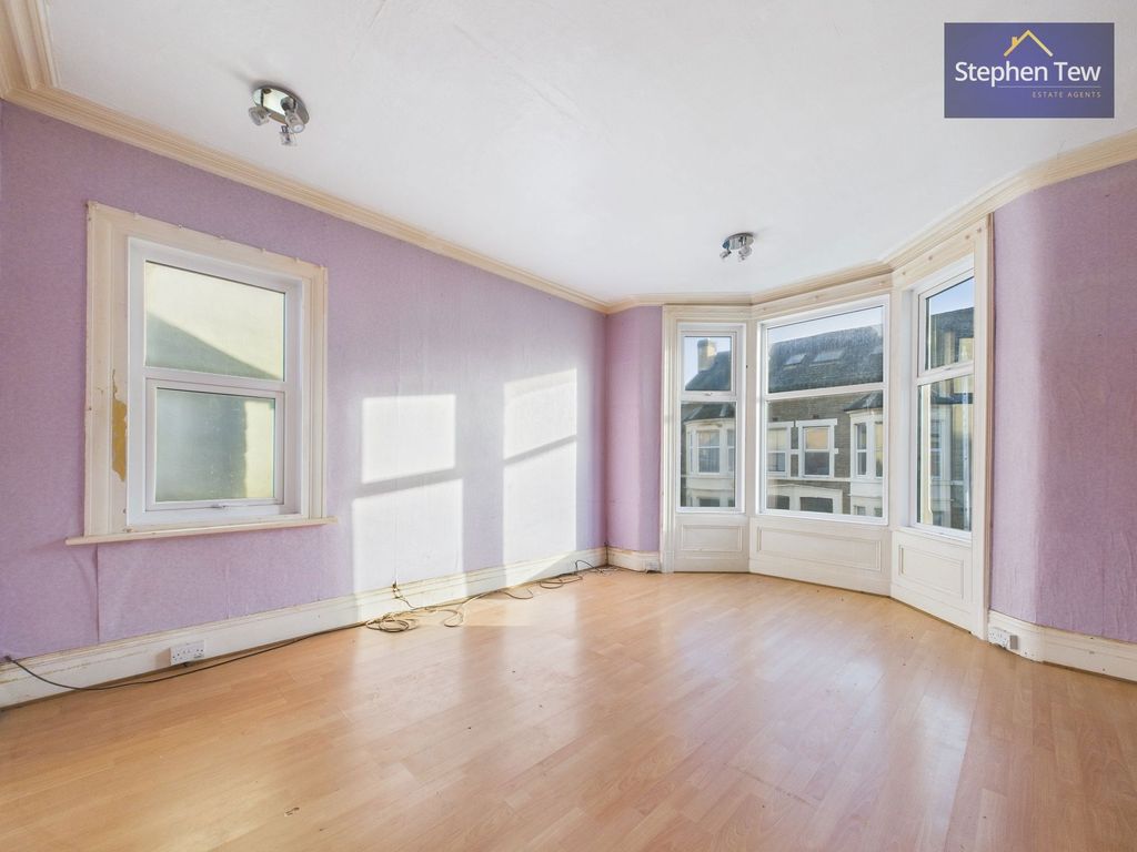 Property photo 3 of 32