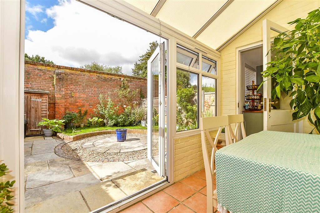 Property photo 3 of 9 Conservatory