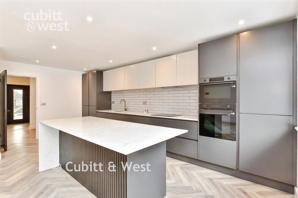 Property photo 3 of 15 Kitchen