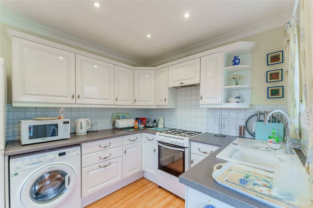 Property photo 3 of 16 Picture No. 12