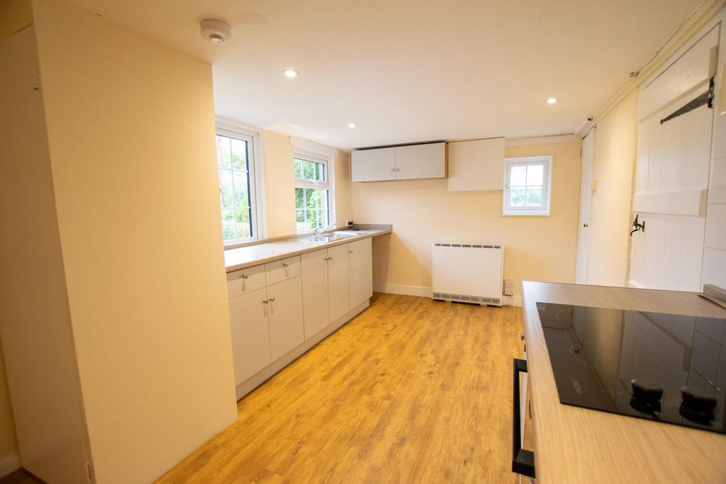 Property photo 2 of 12 Kitchen