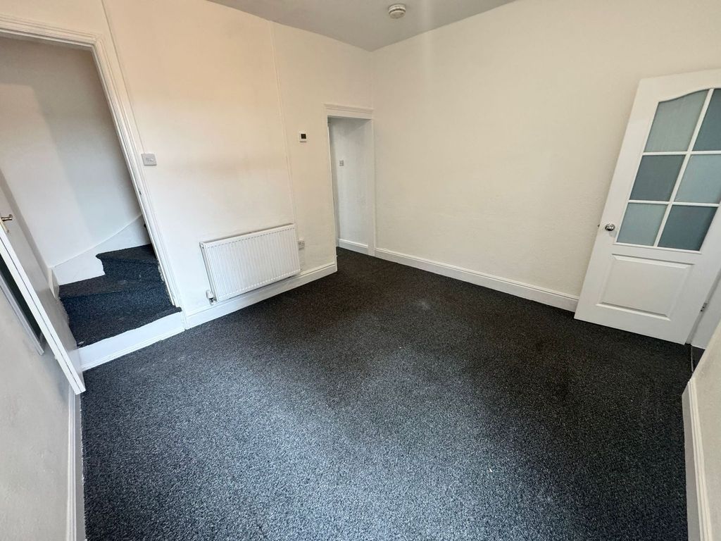 Property photo 2 of 40 Rear Reception Room