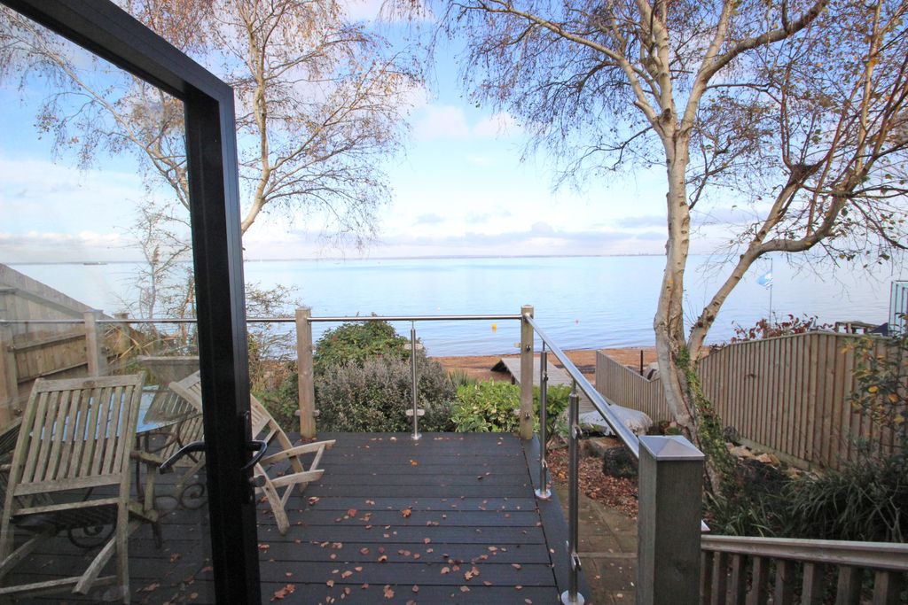 Property photo 3 of 13 The Fens