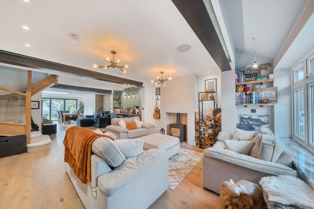 Property photo 3 of 34 1528797-31-6Ac4Cf...