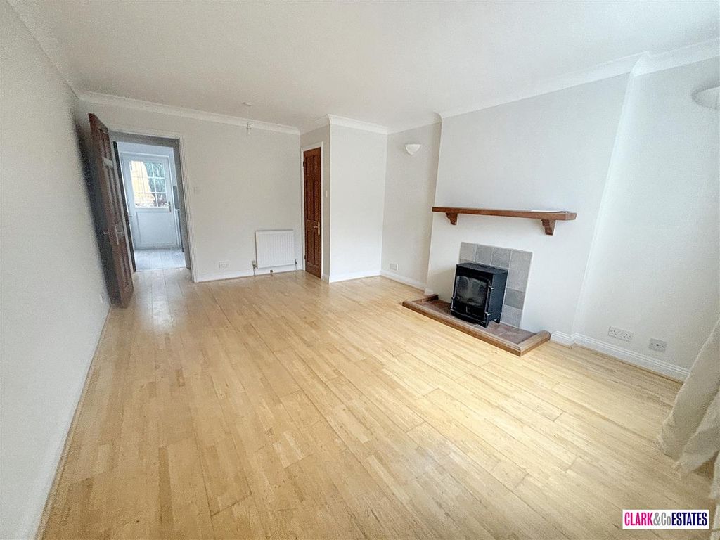 Property photo 3 of 10 Lounge