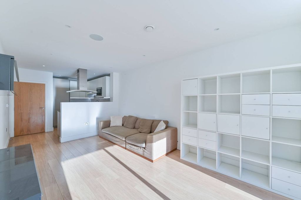 Property photo 3 of 24