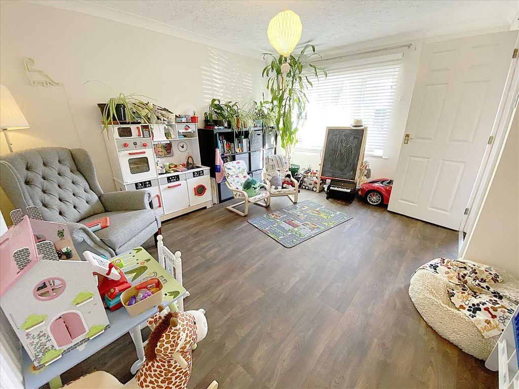 Property photo 3 of 10 Lounge: