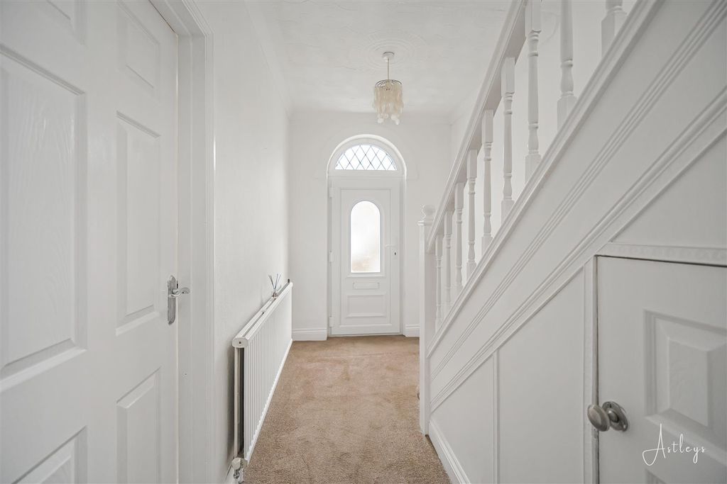 Property photo 3 of 20 Hallway