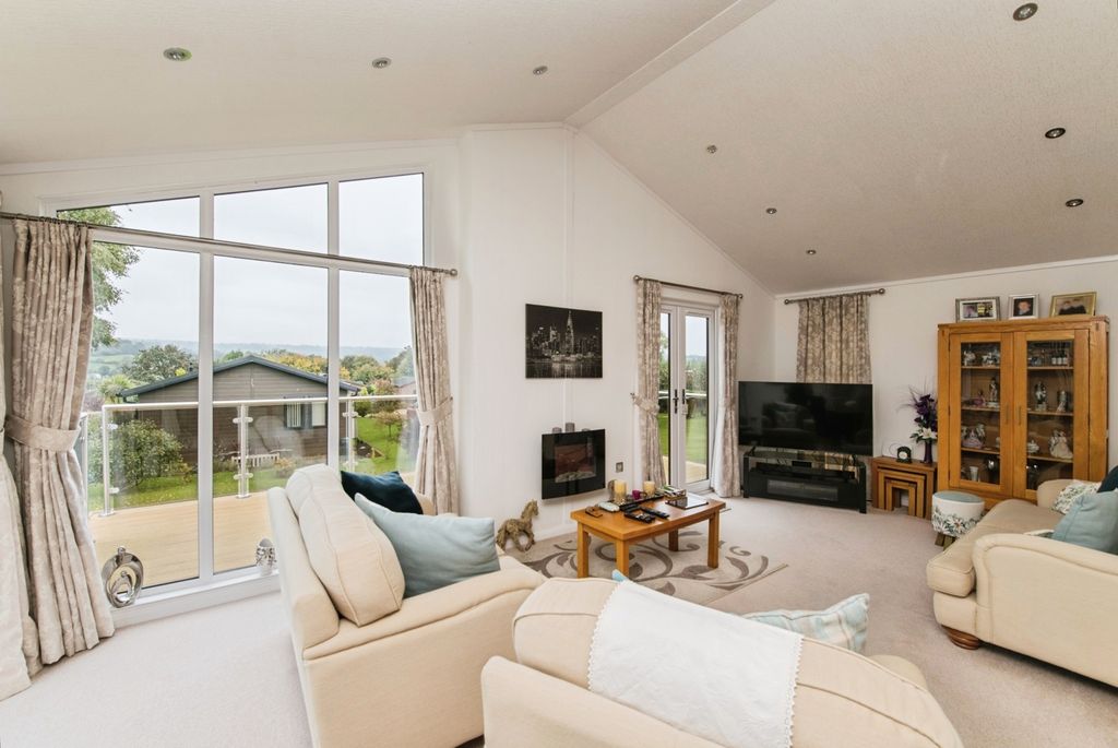 Property photo 2 of 17 Photo