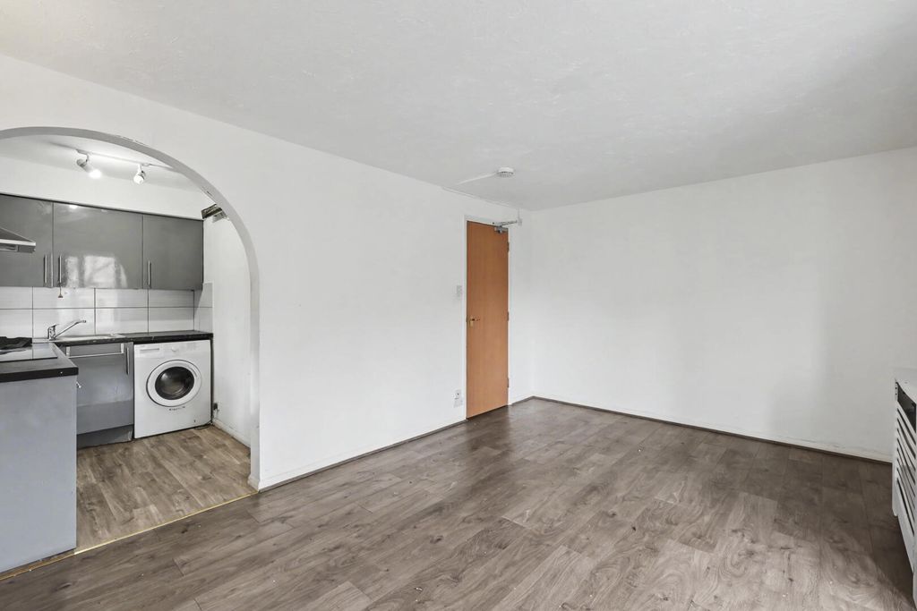 Property photo 3 of 8