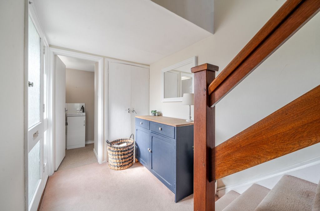 Property photo 3 of 12 1436130-14-69d693...