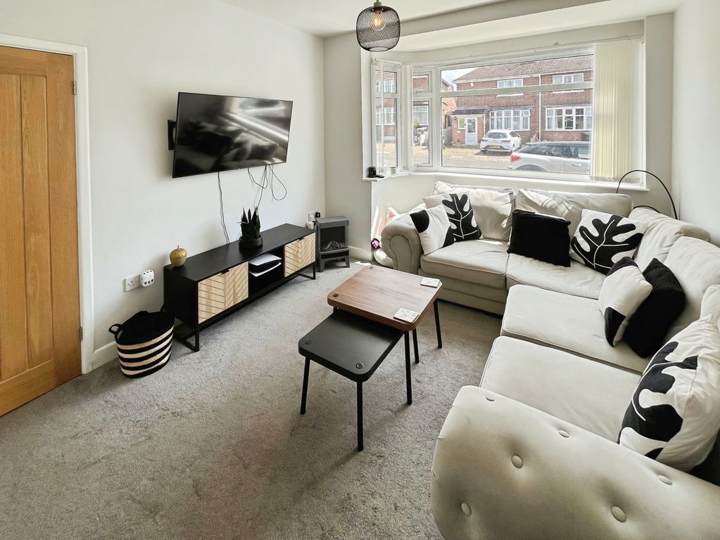 Property photo 2 of 17 Lounge