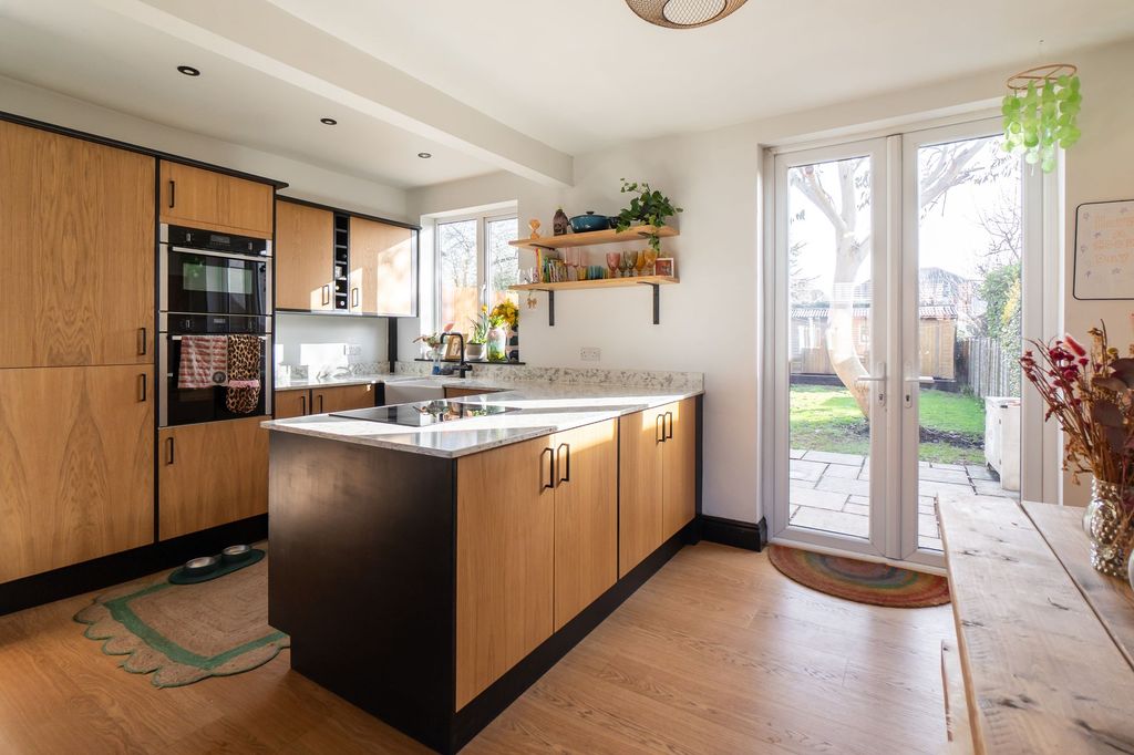 Property photo 3 of 32