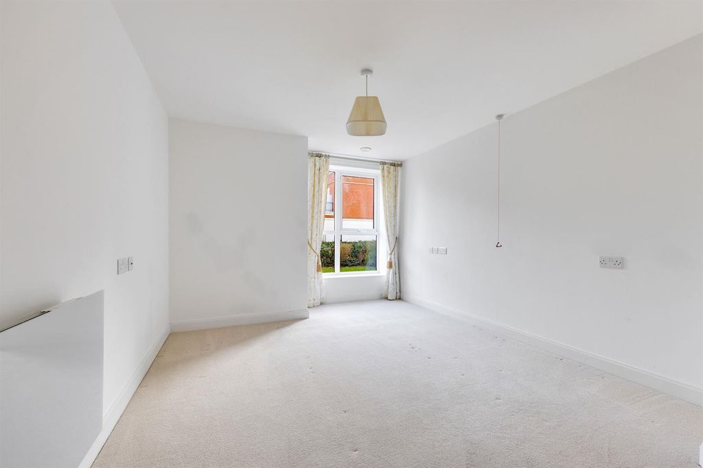 Property photo 3 of 15 09-F6d8Pfmcsr 23 Birch Place-40-Medium.Jpg