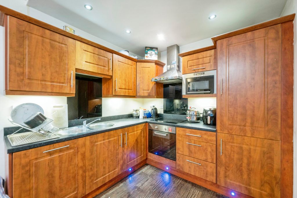 Property photo 3 of 18 Kitchen