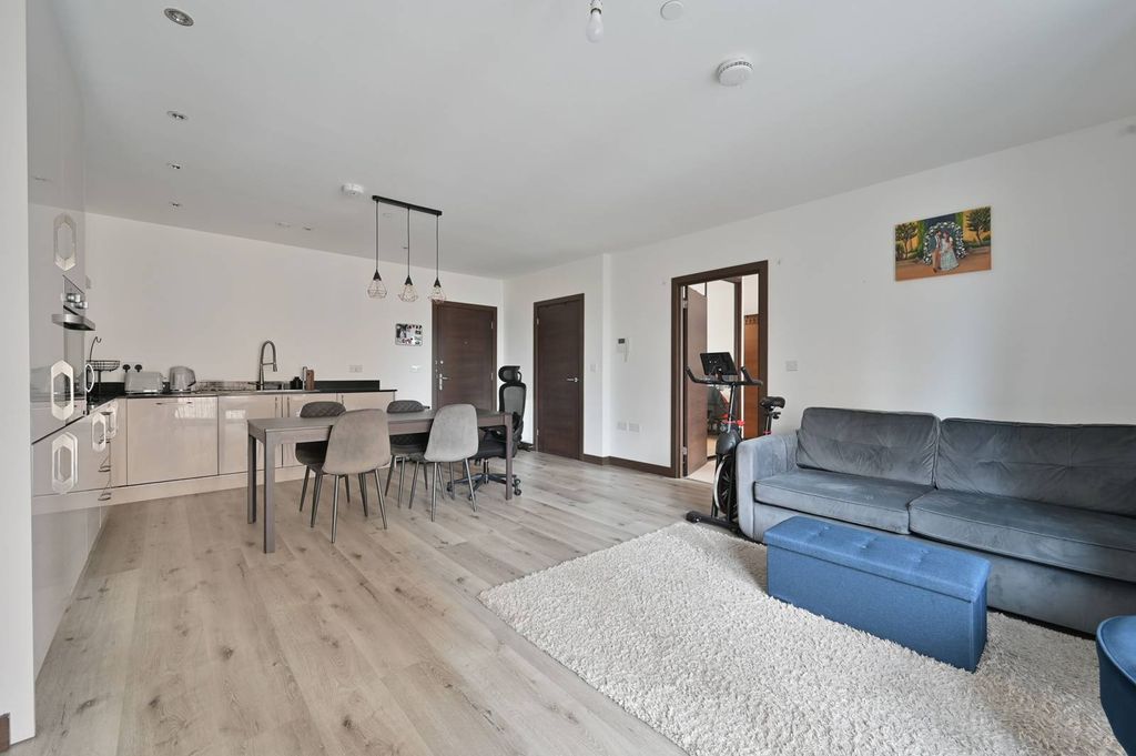 Property photo 3 of 11