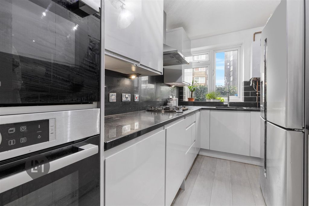 Property photo 3 of 8 Kitchen