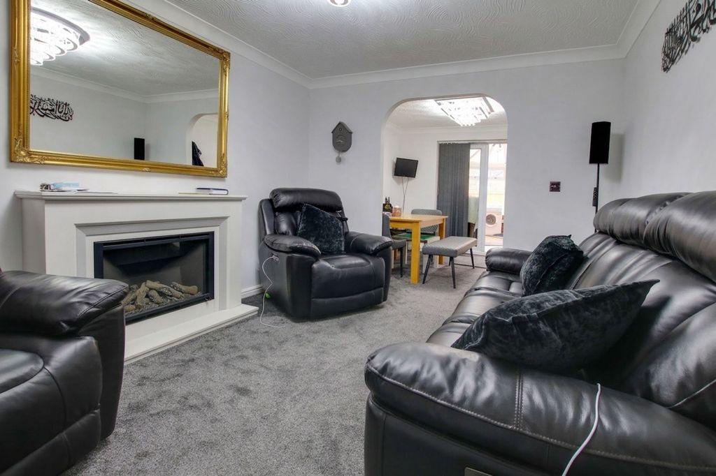 Property photo 2 of 24